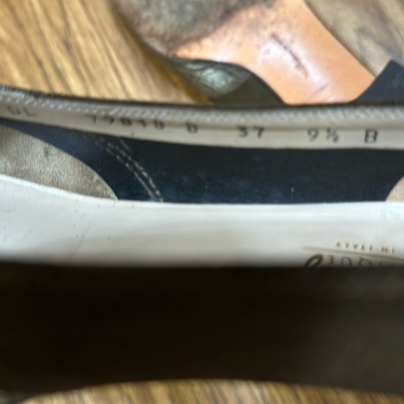 Salvatore Ferragamo Made in Italy Brown Suede/leather-1 1/4” heel, Size 9 1/2C - Picture 7 of 10